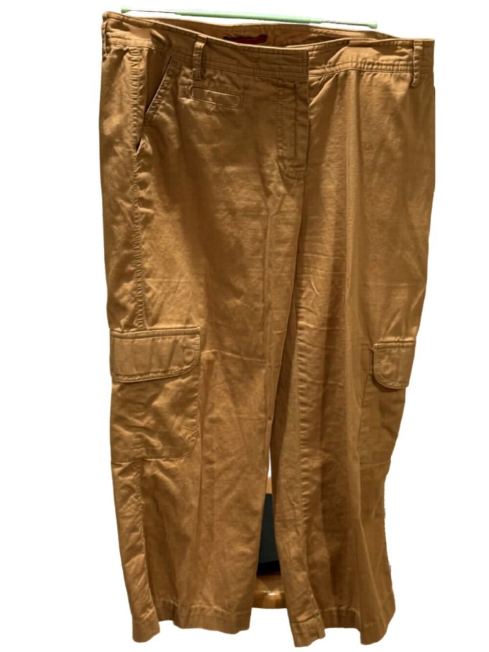 Tape Measure Khaki Cargo Capri Pants - Size 8 Cropped Utility